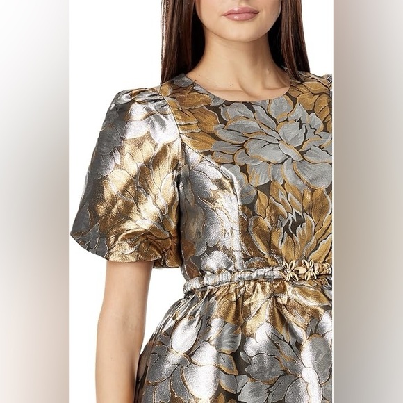 Lilly Pulitzer Priyanka Short Sleeve Dress In Gold Metallic Peony Parade Brocade - Picture 4 of 17